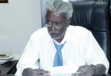 شاهد بالفيديو.. السياسي الراحل غازي سليمان: (لم أعد افرح لأن شعب السودان لم يفرح بعد وعلي الطلاق إبنتي "أم النصر" أرجل من 100 راجل) 9 غازى سليمان