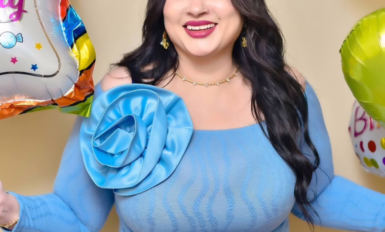 شاهد بالفيديو.. عازف "ساكسفون" شهير يصيب الفنانة الحسناء "مونيكا" بالذهول بعد مشاركته معها في حفل غنائي بالقاهرة 1 مونيكا حديثة4