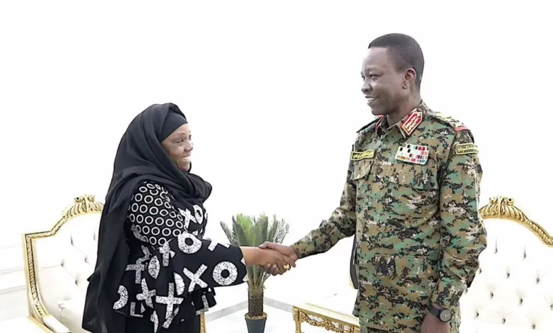 عضو مجلس السيادة الفريق أول ركن كباشي ووزيرة الخارجية الليبيرية يبحثان العلاقات الثنائية وتعزيز التعاون بين البلدين 1 1772635396314