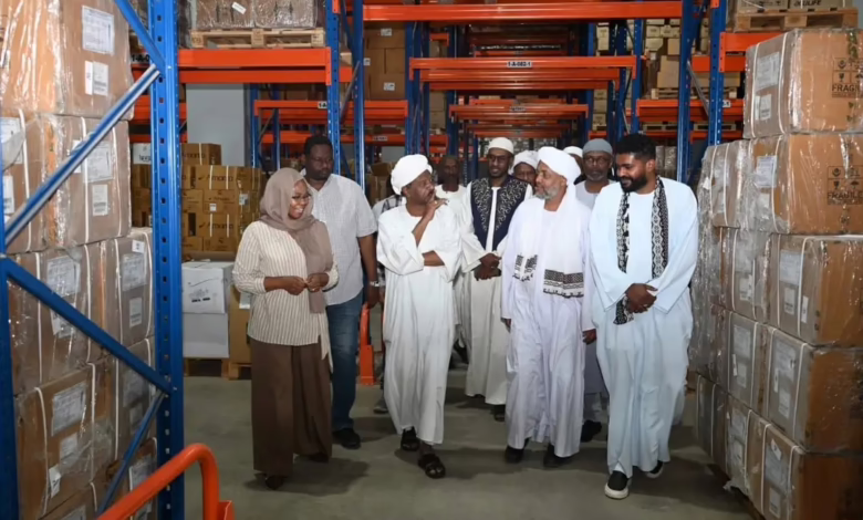 وزير الصحة يقف على الوفرة الدوائية وخطة تشغيل الإمدادات الطبية 1 1774177858890