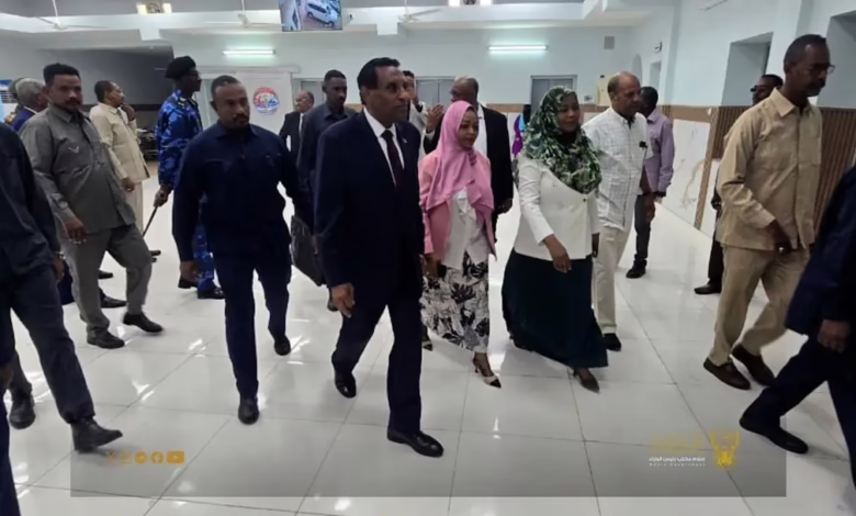 في طريق عودته إلى الخرطوم.. رئيس الوزراء يتفقد عددا من المرافق الخدمية بمدينة بورتسودان توطئة لافتتاحها 1 1774524390209