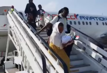 رحلة جديدة من أوغندا… 49 مواطنًا يعودون إلى السودان عبر مطار بورتسودان 51 43435555 1 1140x600 1
