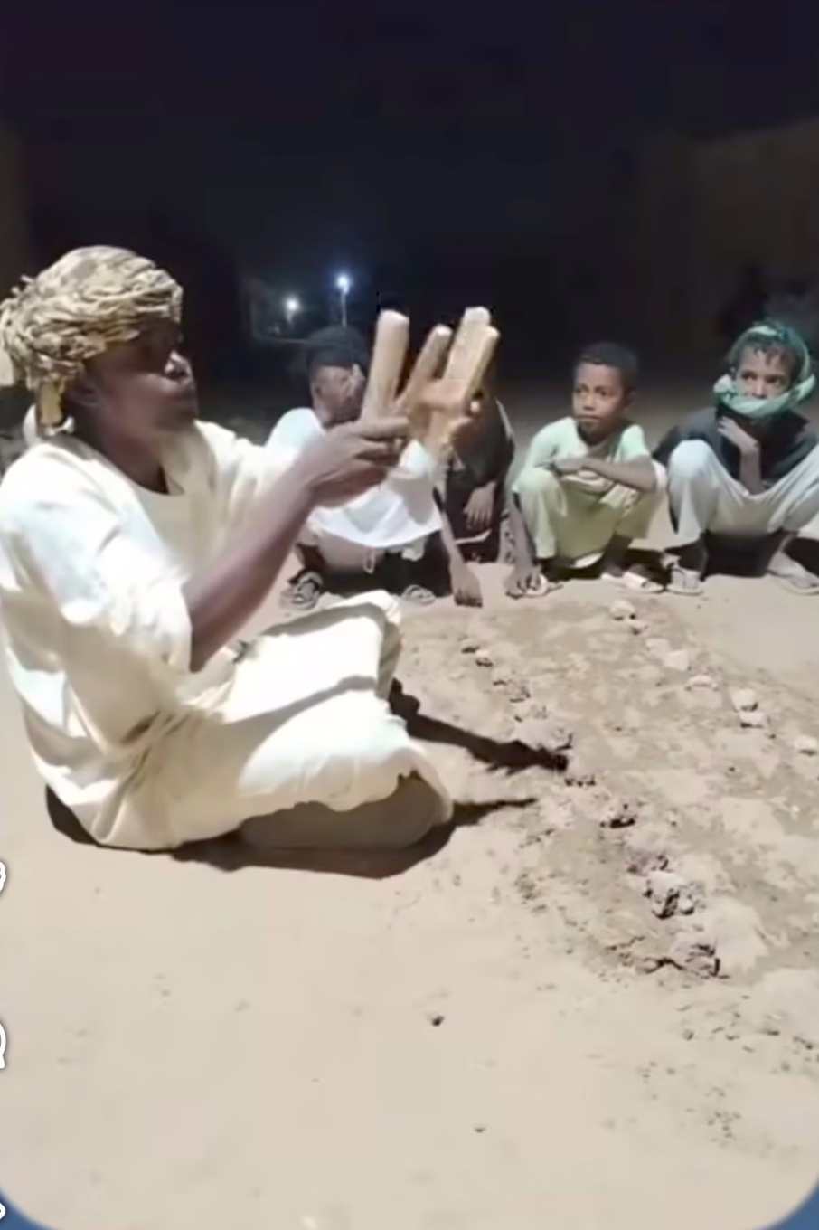 شاهد بالصورة والفيديو.. بعد أن حققت رواجاً واسعاً وطالب الجمهور بمعرفتها.. شاب سوداني يكشف قوانين وأسرار لعبة "الطاب" التاريخية 10 7a9359e4 6d2e 4a93 812f 01a37c916288