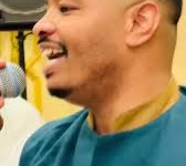 شاهد بالفيديو.. فنان "ربابة" سوداني يثير تفاعل الجمهور بعد ترديده أغنياته الشهيرة (صورة وصوت) في حفل حاشد بالسعودية 6 images 78