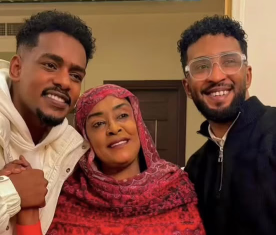 شاهد.. لقطة تجمع المطرب شريف الفحيل بالفنان محمد بشير ووالدته حنان بلوبلو تتصدر "الترند" على السوشيال ميديا والجمهور يصفها بالأجمل في رمضان 1 الفحيل ومحمد بشير وبلوبلو