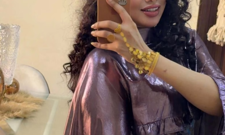 شاهد بالصورة.. فاتنة الإعلام السوداني تخطف الأضواء بأحدث إطلالة لها والجمهور يطيل الغزل في جمالها: (يا دووب كدة عيدنا) 3 فاطمة كباشي