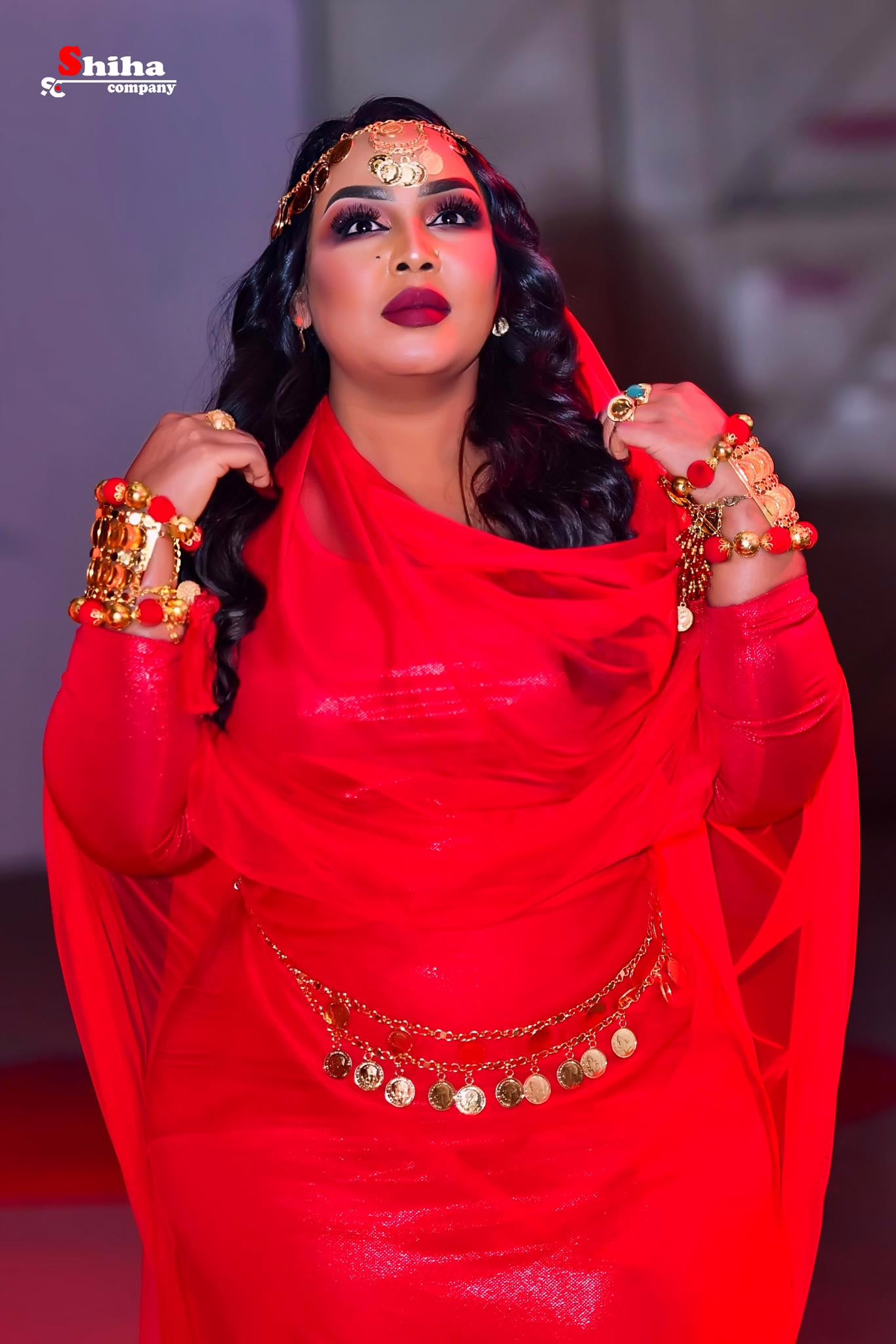 هدى عربي بالأحمر