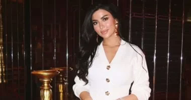 إطلالة جديدة للفنانة كارولين عزمي بالفستان الأبيض 2 202604040910491049 5595