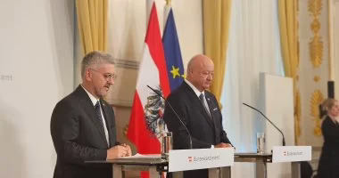 20260409040340340 37