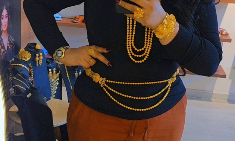 شاهد بالصور.. "مخرجات اللايف".. حسناء الفن السوداني تخطف الأضواء بإطلالة ملفتة بالبنطلون 5 672014524 4646619398904559 3524756858418775642 n