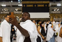 والي الخرطوم يبحث تخفيض تكلفة الحج هذا الموسم 33 v