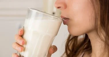 هل شرب الحليب يهدئ حرقة المعدة أم يسبب زيادة الحموضة؟ 2 202005190510381038