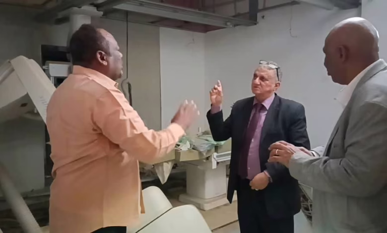 مدير صحة الخرطوم يتفقد تأهيل مستشفى الشعب ويؤكد تسريع إعادة الخدمات التخصصية 1 702193127 1017957627252609 4082537829205502348 n