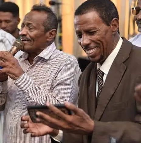 شاهد بالفيديو.. في آخر ظهور له.. الفنان الراحل مجذوب أونسة يذرف الدموع ويناشد الحاضرين: (ما تقلبوا علينا المواجع) 1 706317275 26421383864201224 5933246679847837843 n