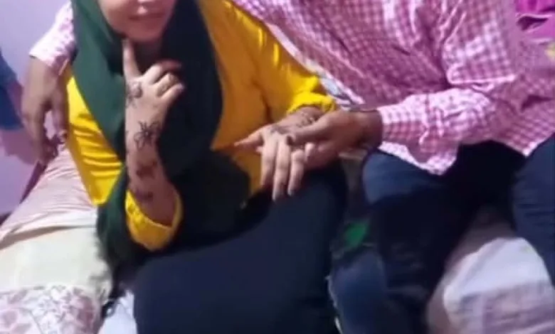 شاهد بالصورة والفيديو.. عريس سوداني وعروسته يشعلان مواقع التواصل بلقطات رومانسية من داخل منزلهما 1 7897e2ba dcd3 4cf6 b4e1 27107bc2856c