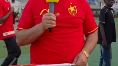 صورة وفيديو.. مواطن مصري عاشق لنادي المريخ يحرص على متابعة مباراة الأحمر من داخل استاد كوبر ويتوقع نتيجة المباراة قبل بدايتها 2 8d121bd0 c483 4d83 941f 13e39fbf66eb