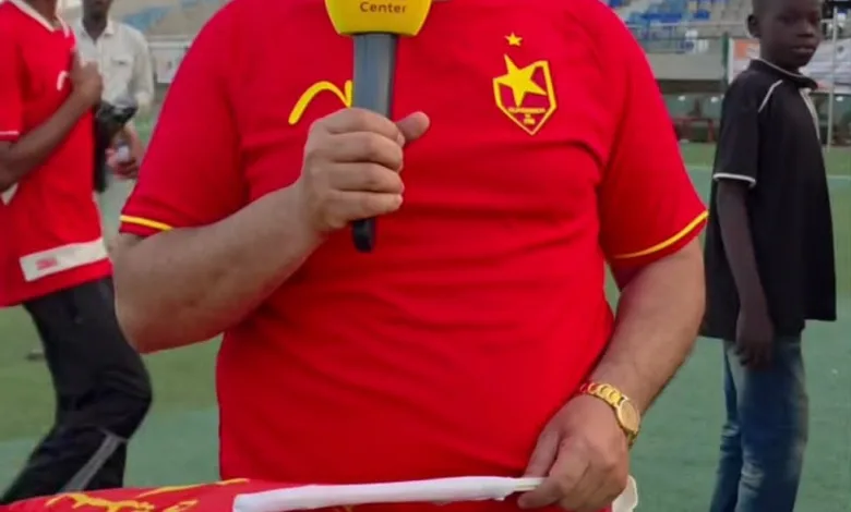 صورة وفيديو.. مواطن مصري عاشق لنادي المريخ يحرص على متابعة مباراة الأحمر من داخل استاد كوبر ويتوقع نتيجة المباراة قبل بدايتها 1 8d121bd0 c483 4d83 941f 13e39fbf66eb