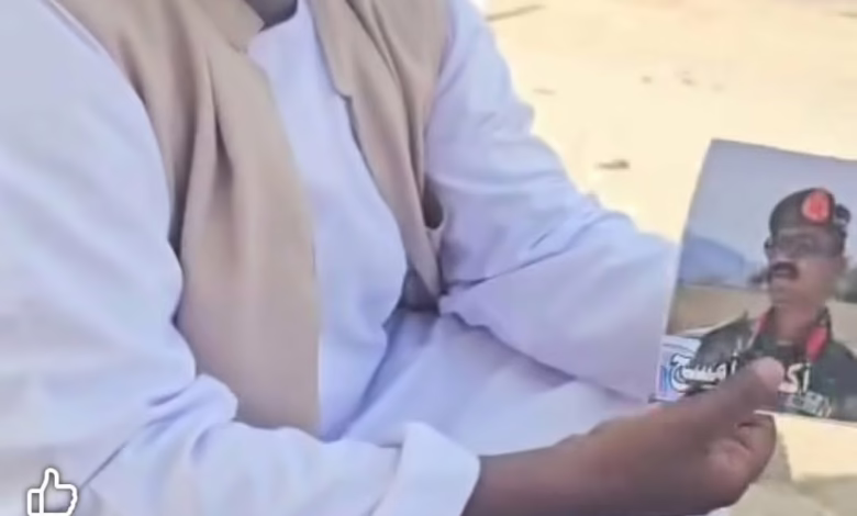 شاهد بالفيديو.. بسبب صورة "كيكل".. تاجر مواشي يهدي بائع متجول عدد 5 "خراف" أضحية 1 d47be78d dd51 4a07 bf11 bbbed44db56a