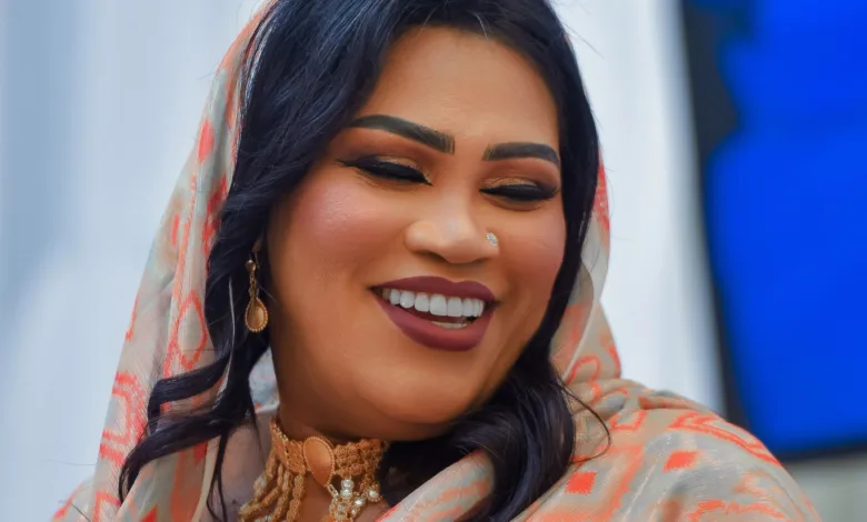 "النقدة بقت دقلو يا ضلالي؟".. الفنانة إنصاف مدني ترد على هجوم الجمهور بعد اتهامها بتمجيد أسرة "حميدتي" 1 إنصاف مدني2