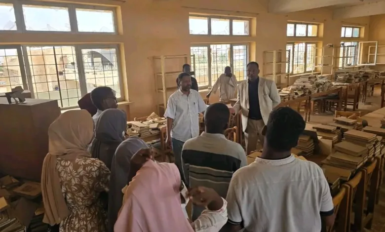 وزير الشباب والرياضة يلتقي مجموعة مبادرة إعادة مكتبة قصر الشباب والأطفال 1 1781362007278