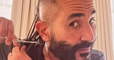 أحمد سعد يعلن توبته ويحلق شعره ويعلق: مش هعمل أي حاجة غريبة تانى 3 202606230325422542 196 1