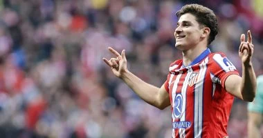 برشلونة يمهل ألفاريز حتى نهاية يوليو لحسم موقفه من الانضمام للبارسا 2 202501120854265426