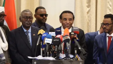 رئيس الوزراء : القوات المسلحة تمسك بزمام المبادرة ودارفور وكردفان على مشارف التحرير الكامل 2 FB IMG 1783180841099