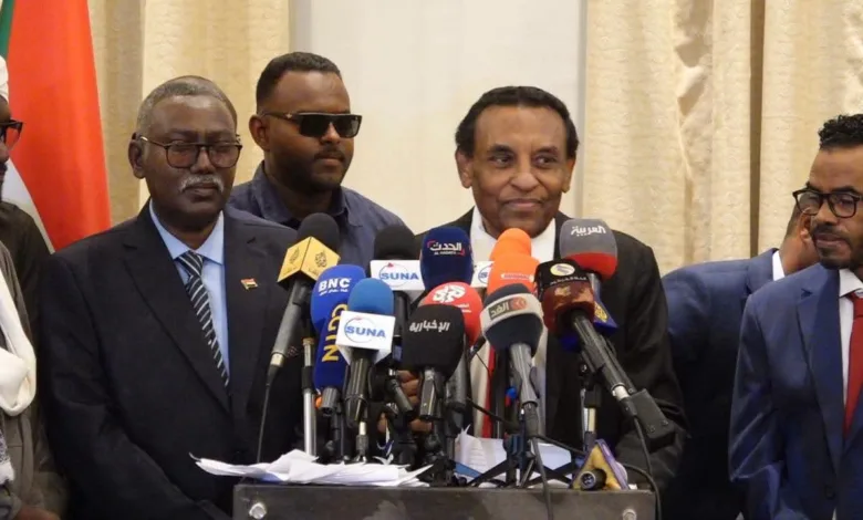 رئيس الوزراء : القوات المسلحة تمسك بزمام المبادرة ودارفور وكردفان على مشارف التحرير الكامل 1 FB IMG 1783180841099