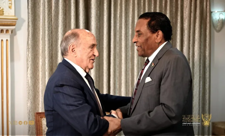 رئيس الوزراء يلتقي مبعوث الإتحاد الإفريقي لدى السودان 1 FB IMG 1783606371801