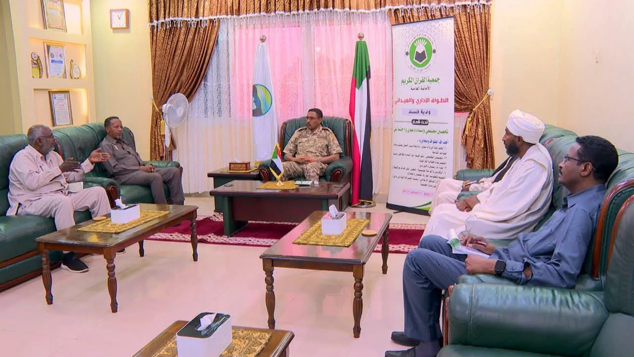 والي كسلا يستقبل وفد الطواف الاداري لجمعية القرآن الكريم 10 FB IMG 1784206676941