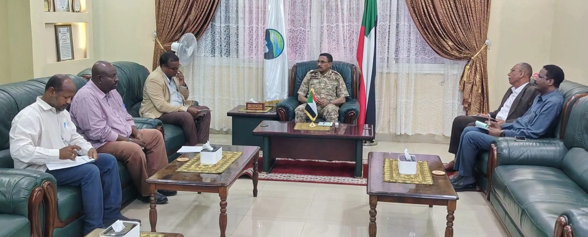 والي كسلا يلتقي بمفوضي العون الإنساني بالولايات الشرقية 10 FB IMG 1784207290570