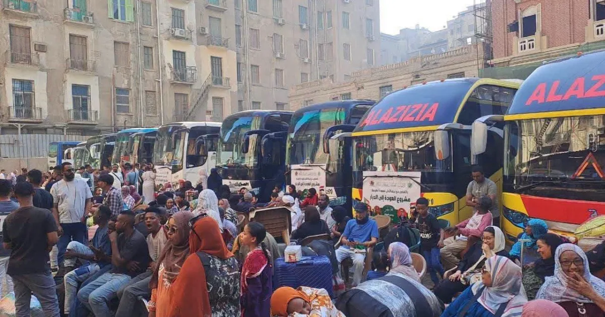 بحضور القنصل العام.. قوات الجمارك تدشّن تفويج العائدين من القاهرة إلى السودان 2 FB IMG 1784631828834