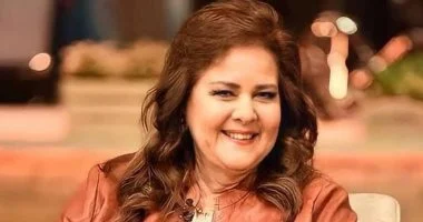 بدلة و باروكة وشنب.. اعرف قصة أغرب تنكر لدلال عبد العزيز 2 20220116070554554