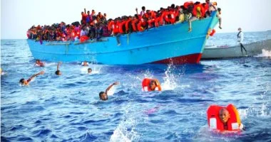 بريطانيا: إنقاذ 173 مهاجرًا على متن قارب حاول عبور بحر المانش 2 20221115113707377