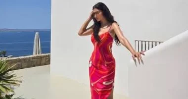مى عمر تخطف الأنظار بإطلالة "نارية" جديدة فى اليونان 2 202608030515531553 12612 1
