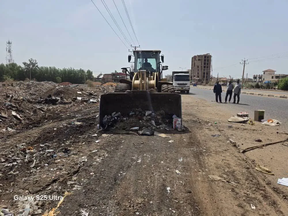 مجلس البيئة بالخرطوم يحذر من رمي الأنقاض والنفايات بالميادين العامة وشاطيء النيل 10 FB IMG 1785934569184
