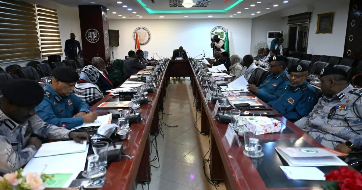 اللجنة الفنية لقطاع التنمية الاقتصادية بمجلس الوزراء تناقش مخرجات ملتقى الأمل الأول لقضايا التعدين 2 FB IMG 1786535613811
