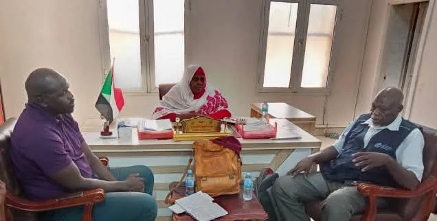 مدير وزارة الانتاج بالجزيرة تلتقي مدير البرامج بمنظمة الزراعة والأغذية العالمية 2 FB IMG 1786622453945