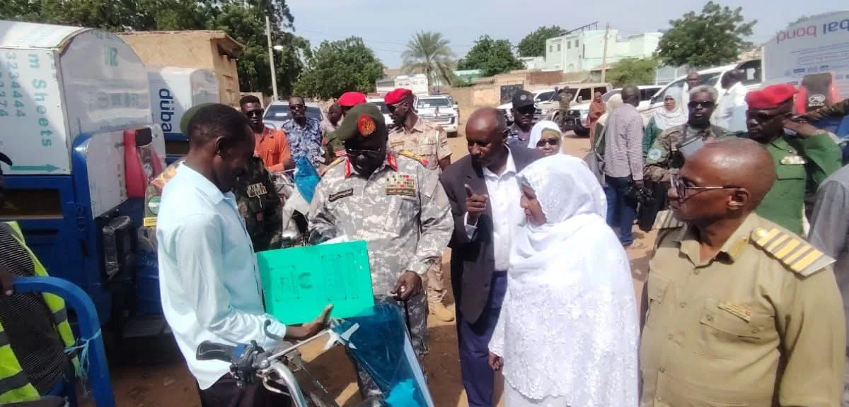 والي النيل الأبيض يدشن مشروع تمليك التكاتك للباعة المتجولين بربك 2 FB IMG 1788879471208