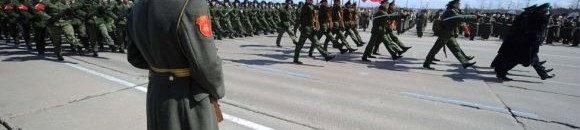 جنود روس يجرون تدريبات استعدادا لاستعراض يوم النصر الذي سيقام في العاصمة الروسية في التاسع من مايو لتخليد ذكرى الانتصار على المانيا النازية 10 1162