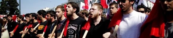 الآف اليونانيين يتظاهرون امام البرلمان اليوناني ضد سياسة التقشف والحالة الاقتصادية المتدهورة 28-6-2011 26 1489