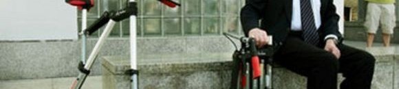 مخترع بريطانى يطلق منتوجا جديدا يمكن طية وحملة مع امتعة السفر ولا يتعدى وزنة بضعة كيلوا غرامات ويقوم بنفس مهام الدراجة العادية 26 1756