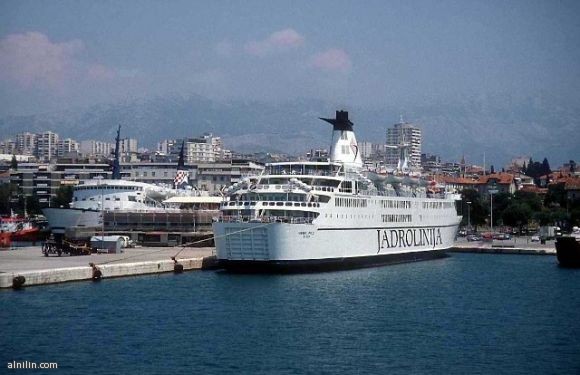 وصول باخرتين جازولين بحمولة (80) ألف طن لميناء بورتسودان 1 1824