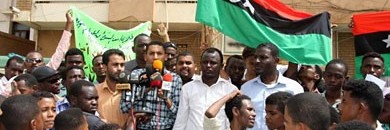 الليبيون بالسودان يرفعون علم الاستقلال 22-8-2011 26 1851