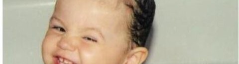 طفل يستحم بعد ان صنع من شعر راسه قرن يشبه وحيد القرن 10 2061