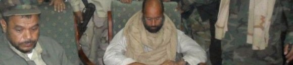 سيف الاسلام القذافي بعد اعتقاله وتظهر الاصابة في يده اليمنى 20-11-2011 26 2097