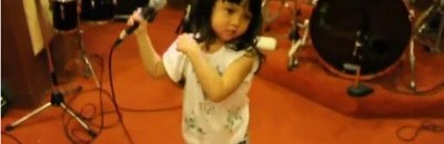 طفلة أندونيسية تقلد نانسي عجرم 26 3090