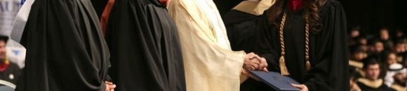 محمد بن راشد يشهد تخريج دفعة جديدة من الجامعة الأمريكية في دبي - مايو 2013م 26 3505