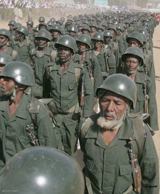 قادة الجيش السوداني يحتفون بـ (الدفاع الشعبي) ويقسمون بعدم حله 1 3617