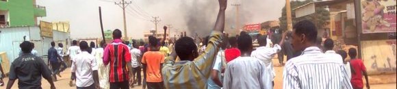 الشرطة تنفي استحدامها اي سلاح ناري في مواجهة المتظاهرين 10 3920